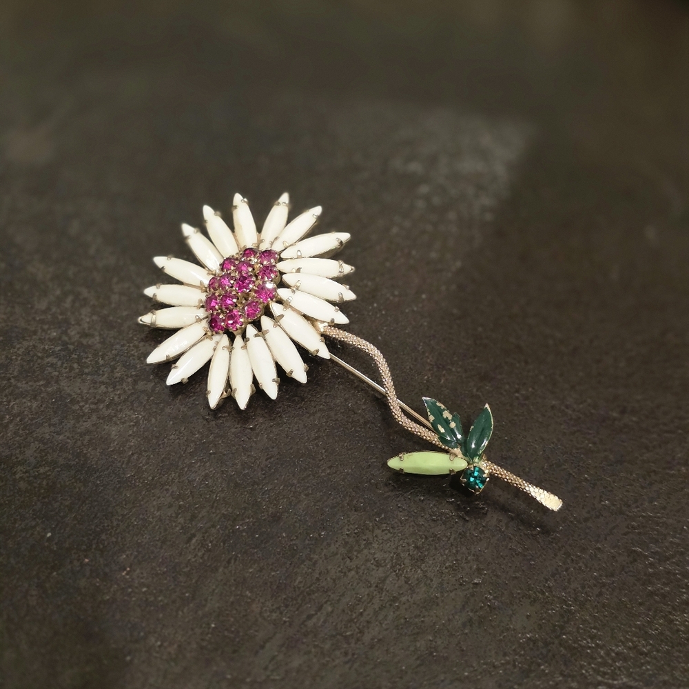 Vintage HENRY SCHREINER Daisy PIN Brooch Rhinestone Milk Glass - Picture 3 of 10